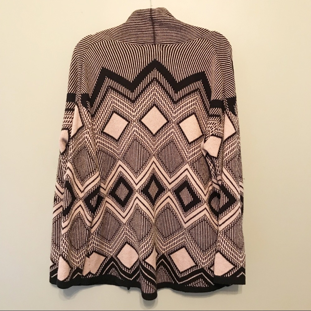 Old Navy Sweater Black & Cream Aztec Pattern SizeM - Picture 2 of 7